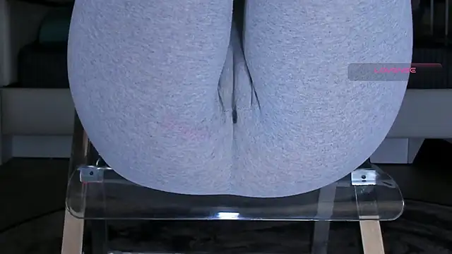 XXX chat uživo modela Cameltoe_squirt_inPants