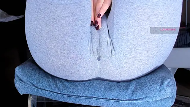 Cameltoe_squirt_inPants' Live XXX Chat