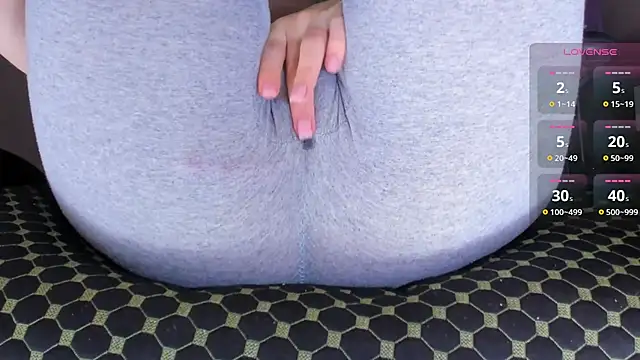 Cameltoe_squirt_inPants' Live XXX Chat