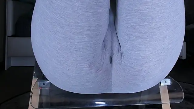 צ'אט XXX בשידור חי של Cameltoe_squirt_inPants