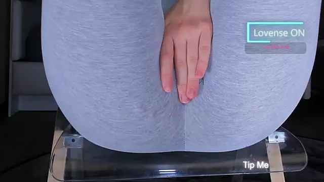 Cameltoe_squirt_inPants 现场XXX聊天