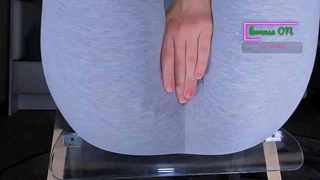 Czat XXX na żywo – Cameltoe_squirt_inPants
