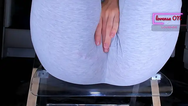Cameltoe_squirt_inPants élő XXX-chatje