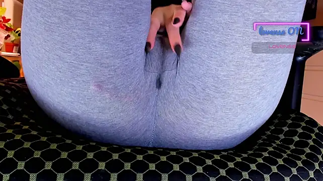 Cameltoe_squirt_inPants Show Webcam