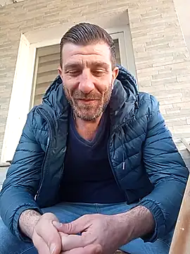 Alexdaniel89: διαδικτυακό σόου στην κάμερα