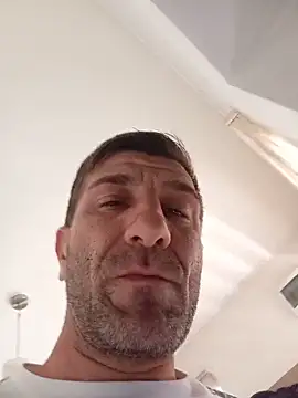 Alexdaniel89: διαδικτυακό σόου στην κάμερα