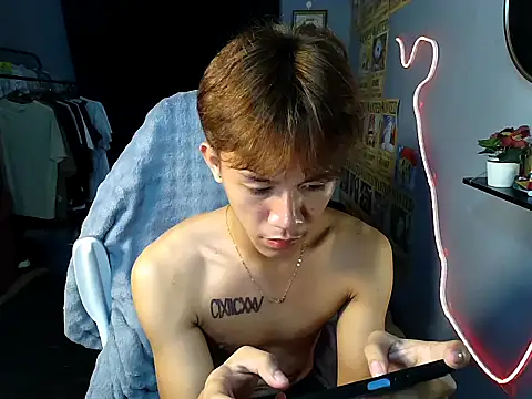naughtyboyloy_0 webkamerás műsora