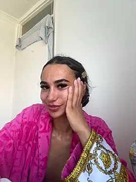 itsyourgirltee webcam show