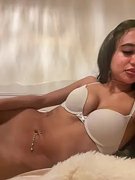 itsyourgirltee's Webcam Show