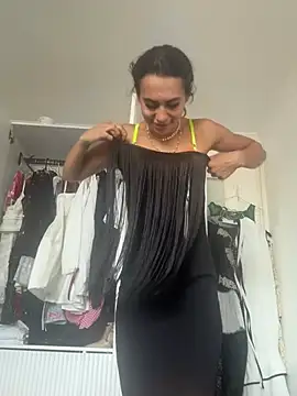 itsyourgirltee Show in webcam