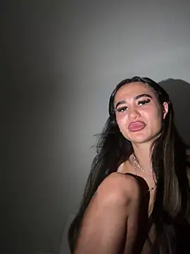 itsyourgirltee webcam show