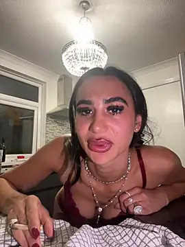 itsyourgirltee's Live Sex Cam Show