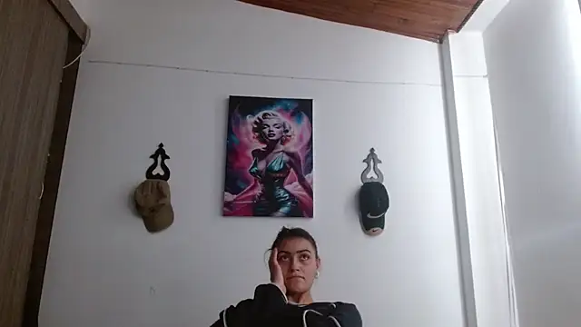 Crystal_Star_ Adlı Modelin Canlı Sohbet Odası