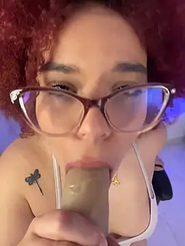 Leyah__ live XXX chat