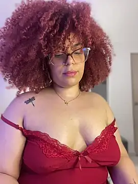 Chat +18 de Leyah__ ao vivo