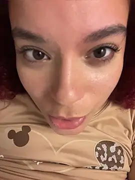 Leyah__ Adlı Modelin Canlı XXX Sohbeti