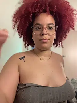 צ'אט XXX בשידור חי של Leyah__