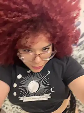 Leyah__ Show in webcam