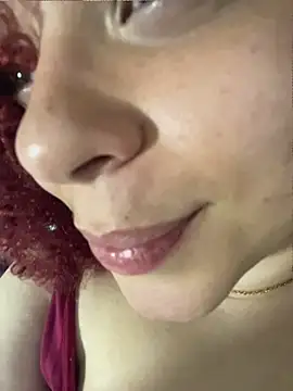 Leyah__ Adlı Modelin Canlı XXX Sohbeti