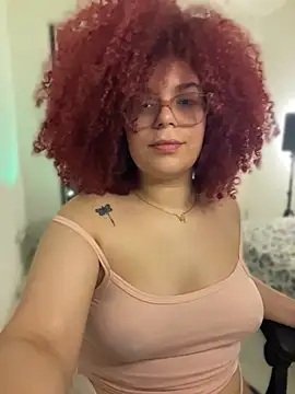 Leyah__ Adlı Modelin Canlı XXX Sohbeti