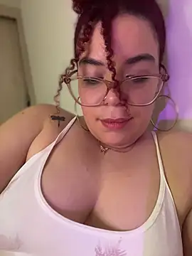 Pertunjukan Kamera Web Leyah__