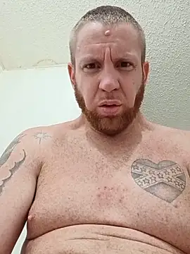 Clarkodile95 Show in webcam