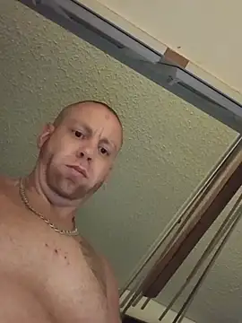 Clarkodile95 Show in webcam