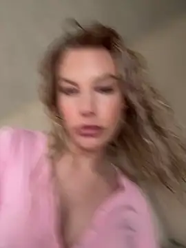Chloemillerrxx webcam show