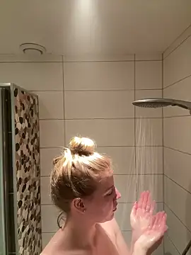 Chloemillerrxx webcam show