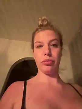 Chloemillerrxx webcam show