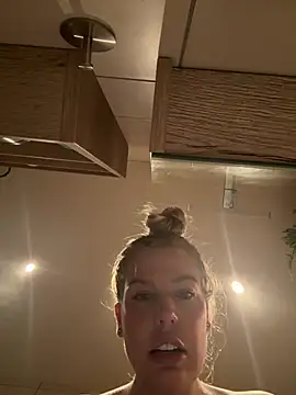 Chloemillerrxx webcam show