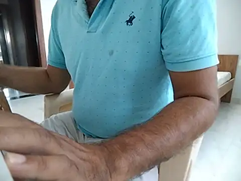 Pertunjukan Kamera Web Desiandaj