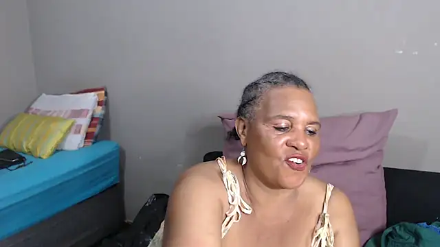 Show de GrandBustyMelon na webcam