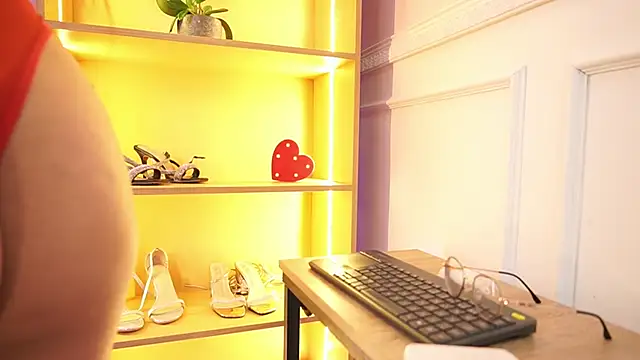 MilaCrave webkamerás műsora