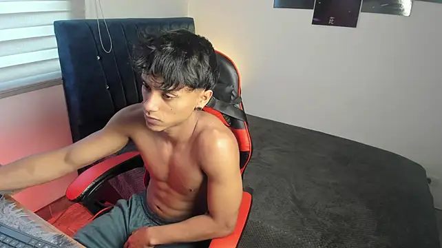 ZYZZ1312 Show Webcam