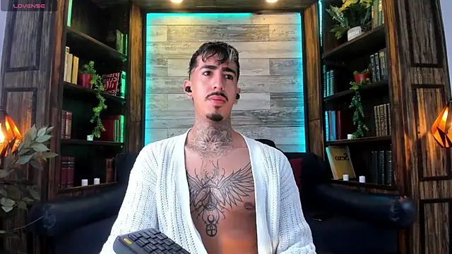Donovan_Desmond Show in webcam