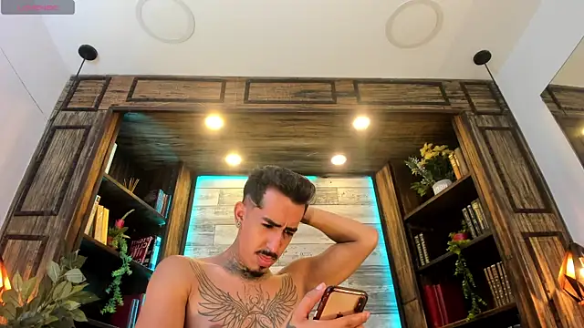 Pertunjukan Kamera Web Donovan_Desmond