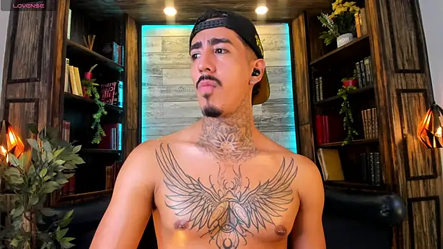Pertunjukan Kamera Web Donovan_Desmond