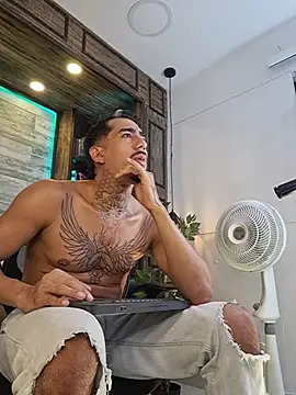 Donovan_Desmond Adlı Modelin Web Kamerası Şovu