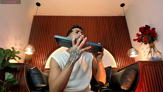 Donovan_Desmond Adlı Modelin Web Kamerası Şovu