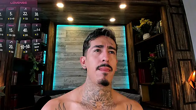 Donovan_Desmond Show in webcam