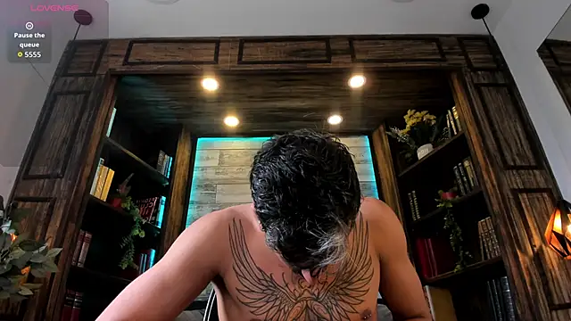 Donovan_Desmond Show in webcam