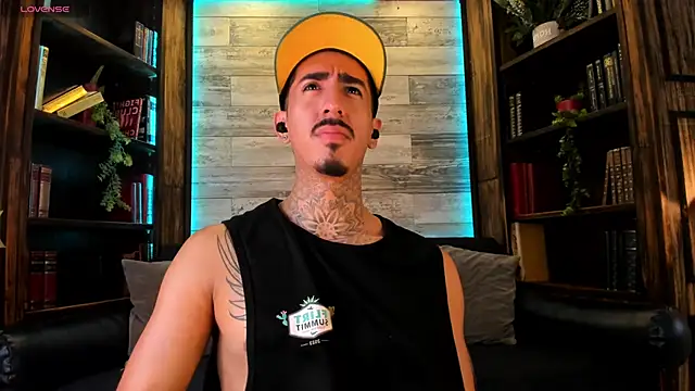 Donovan_Desmond Show in webcam