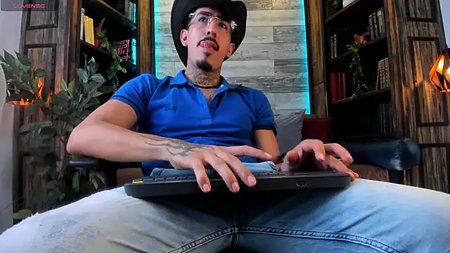 Donovan_Desmond Webcam Show