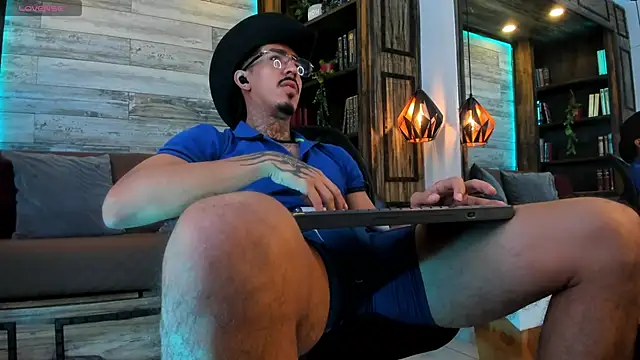 Donovan_Desmond Adlı Modelin Web Kamerası Şovu