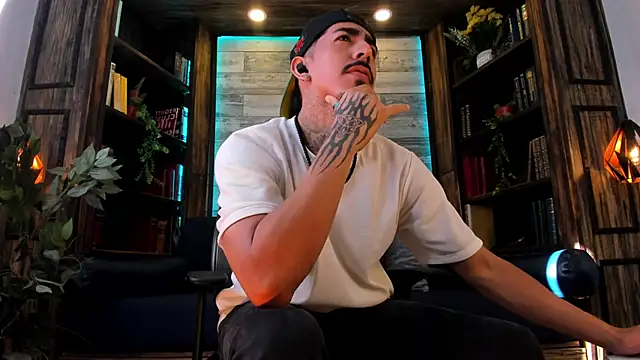 Pertunjukan Kamera Web Donovan_Desmond