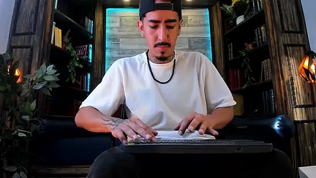 Donovan_Desmond Adlı Modelin Web Kamerası Şovu