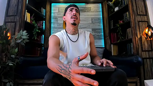 Donovan_Desmond Adlı Modelin Web Kamerası Şovu