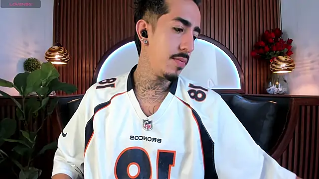 Donovan_Desmond Adlı Modelin Web Kamerası Şovu
