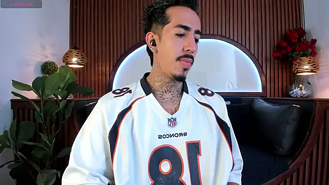 Donovan_Desmond Webcam Show
